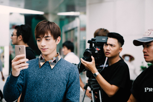 soobin-hoang-son-ngap-ngu-trong-luc-quay-mv-5