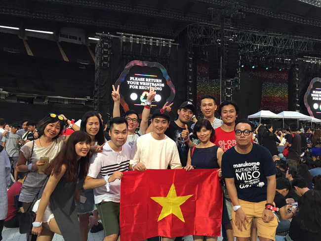 fan-viet-quy-den-khan-giong-kiet-suc-voi-coldplay-concert-o-bangkok
