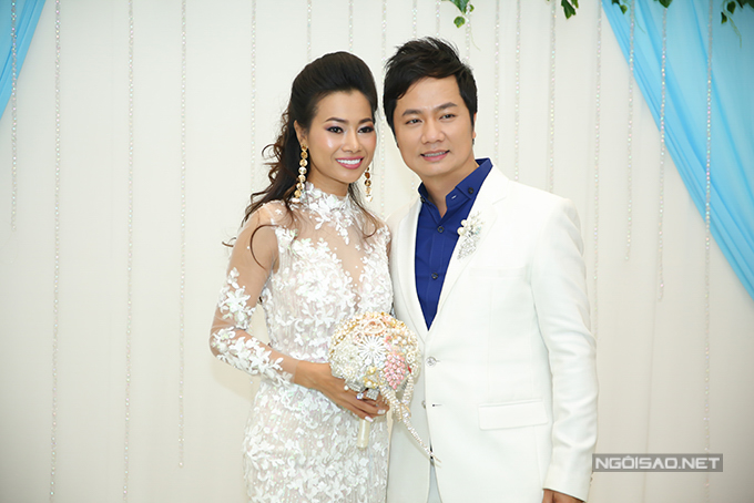 ca-si-hai-ngoai-duy-truong-cuoi-vo-kem-4-tuoi