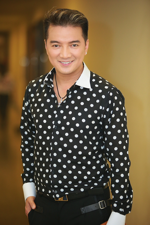 mc-thao-van-va-ban-gai-cong-ly-vui-ve-hoi-ngo-6