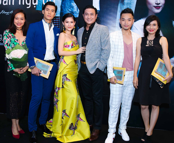 truong-giang-nha-phuong-mac-ao-doi-di-xem-phim-11