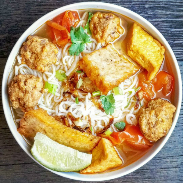 cap-doi-viet-kieu-hut-fan-vi-mam-com-que-nha-tren-mang-xa-hoi-4