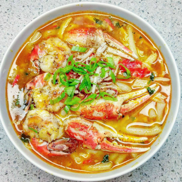 cap-doi-viet-kieu-hut-fan-vi-mam-com-que-nha-tren-mang-xa-hoi-2