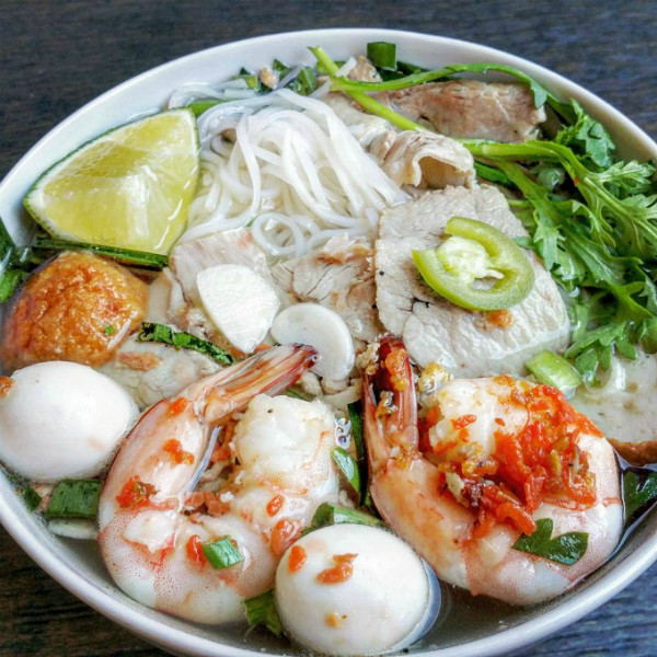 cap-doi-viet-kieu-hut-fan-vi-mam-com-que-nha-tren-mang-xa-hoi-13