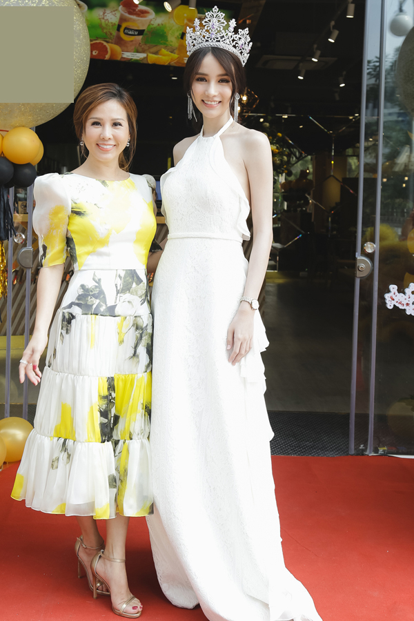 hoa-hau-chuyen-gioi-thai-lan-2017-dep-khong-ty-vet-khi-du-event-o-viet-nam-5