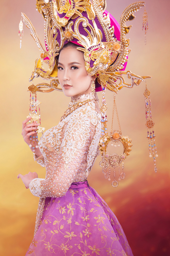 trang-phuc-thi-miss-globe-cua-khanh-ngan-lay-cam-hung-tu-nam-phuong-hoang-hau-1