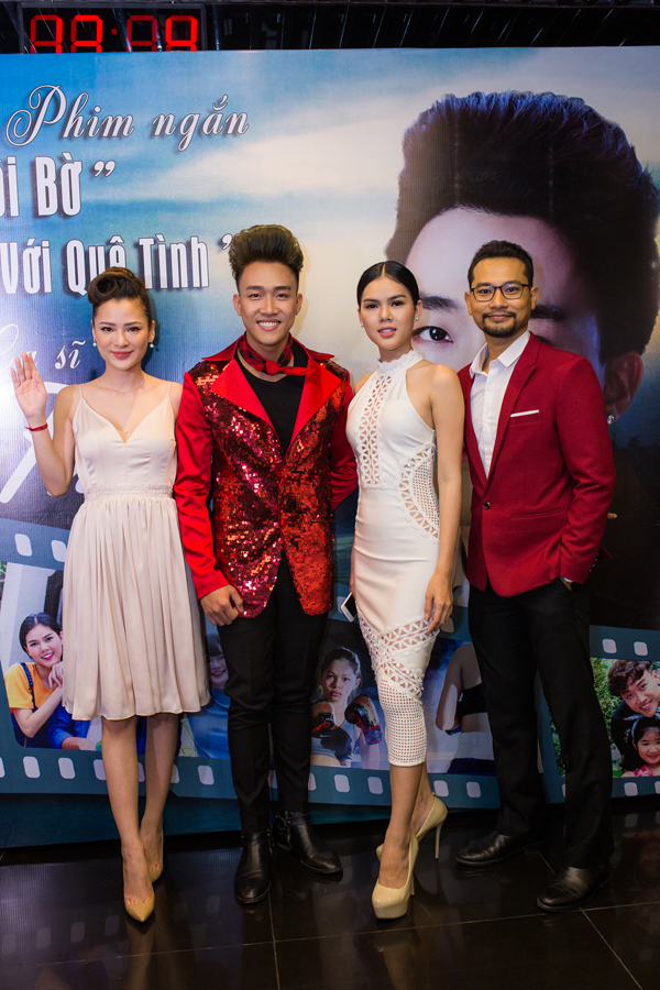 ca-si-dinh-phuoc-om-eo-le-ngoc-trinh-cong-nuong-o-su-kien-3