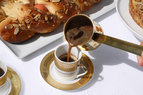 hực phẩm giàu caffeine như cà phê, ca cao, trà, chocolate đen sau 19h sẽ làm rối loạn chu kỳ giấc ngủ, tăng nguy cơ mắc bệnh tim mạch và khiến bạn khó giảm cân.