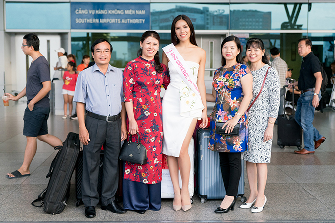 nguyen-thi-loan-mang-6-vali-hanh-ly-nang-hon-200kg-di-thi-miss-universe-2017-8