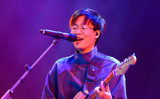 dem-mo-man-monsoon-chet-san-khau-30-phut-vi-su-co-am-thanh