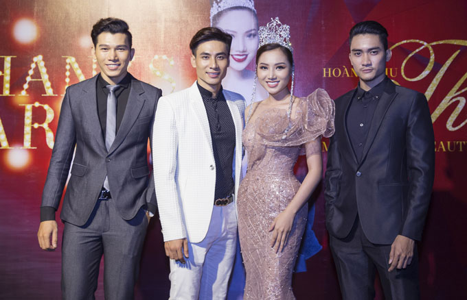 a-hau-dai-duong-dieu-thuy-do-sac-voi-nu-hoang-sac-dep-toan-cau-hoang-thu-thao-7