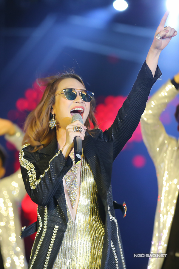 my-tam-remix-cac-bai-hit-moi-de-khuay-dong-san-khau-1