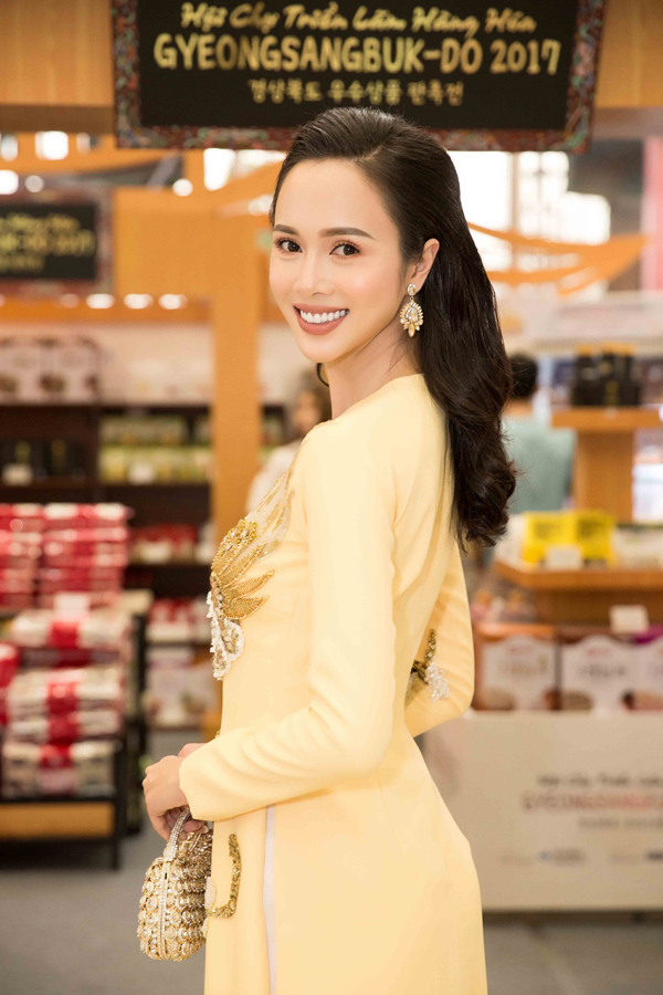 vu-ngoc-anh-dien-ao-dai-du-le-hoi-van-hoa-viet-han-2