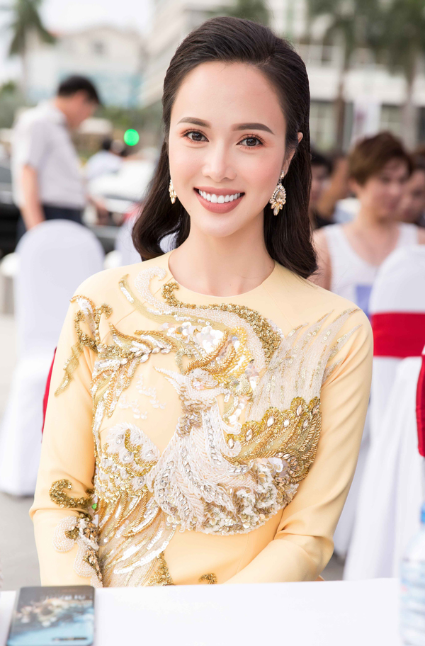 vu-ngoc-anh-dien-ao-dai-du-le-hoi-van-hoa-viet-han-3