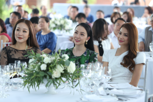 ngo-phuong-lan-lien-tuc-du-su-kien-sau-khi-tai-xuat-7