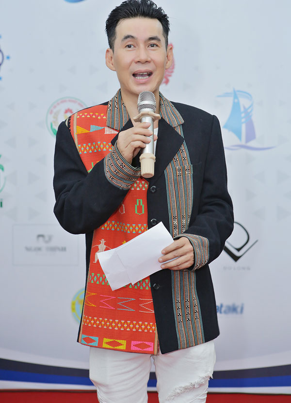 le-giang-khoe-nhan-sac-sau-dao-keo-ben-nguyen-vu-11