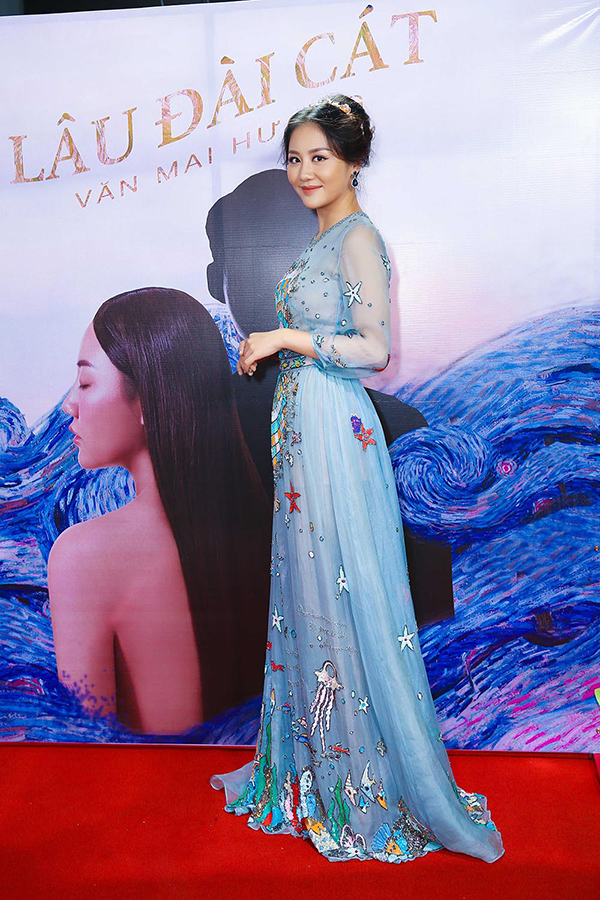 van-mai-huong-cuoi-tuoi-khi-tinh-cu-le-hieu-den-chuc-mung-ra-mat-mv-3