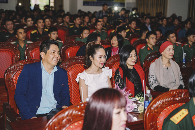 thanh-thuy-duc-thinh-dinh-nhau-nhu-sam-o-da-nang-5