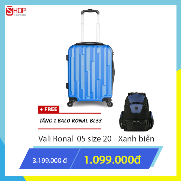Vali kéo màu xanh coban giữ màu và luôn sáng bóng giảm còn 1.099.000 đồng so với giá gốc 3.199.000 đồng. Khi mua sản phẩm, khách hàng được tặng kèm một túi phụ kiện và một balo Ronal đen phối xanh.