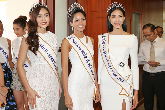 HHen Niê và hai Á hậu đọ sắc cùng Miss Universe 2008 Dayana Mendoza - 1