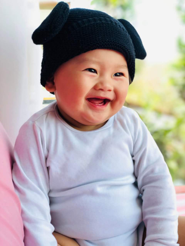 Bé Eric là trái ngọt đầu tiên trong cuộc hôn nhân của Khánh Hiền và đạo diễn Việt kiều James Ngô.