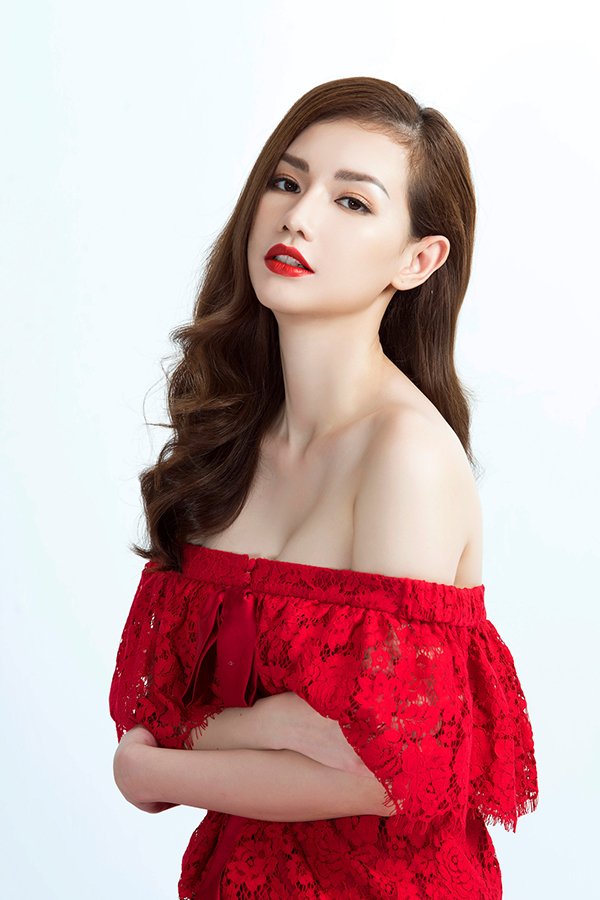 Song song với dự án này, Quỳnh Chi tiết lộ sẽ trở lại showbiz mạnh mẽ trong thời gian tới bên cạnh việc kinh doanh, đặc biệt là dự án điện ảnh do chính cô đầu tư dự kiến sẽ bấm máy vào giữa năm nay.