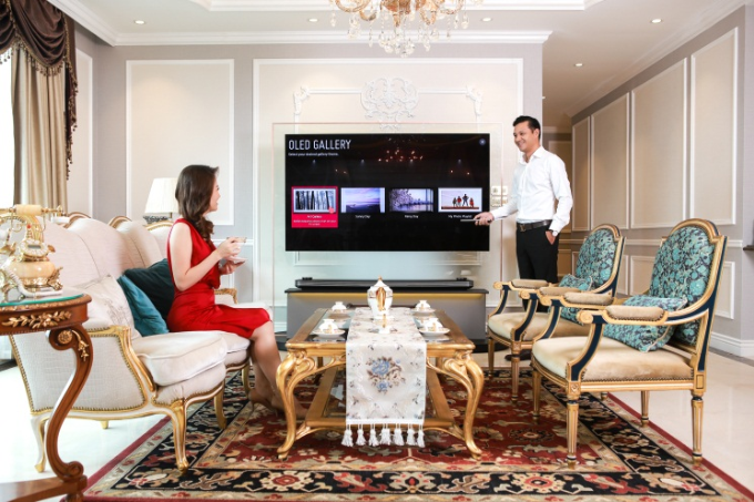 TV OLED siêu mỏng: Gu nội thất tinh tế của vợ chồng Đan Lê- Khải Anh - 2