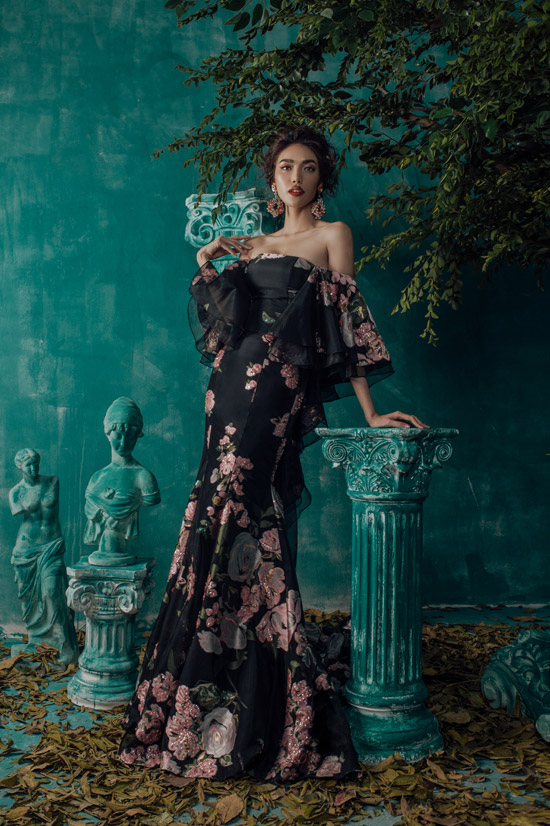 NTK Audrey Nguyễn tốt nghiệp ngành thời trang tại Mỹ. Anh về nước hoạt động và được khán giả biết đến khi thiết kế trang phục dạ hội cho cuộc thi Hoa khôi Áo dài 2016. 
