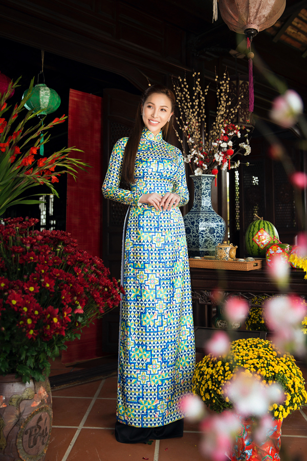 Quỳnh Thư diện áo dài gạch bông chuẩn bị đón Tết - 4