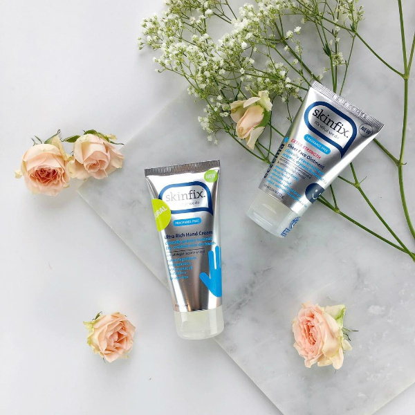 Để làm dịu da trong những điều kiện khắc nghiệt nhất, Skinfix Hand Repair Cream đã bổ sung trong công thức rất nhiều những thành phần dưỡng ẩm tự nhiên như: bơ, bột yến mạch, đậu nành, dầu dừa, dầu jojoba, tinh chất hướng dương,&