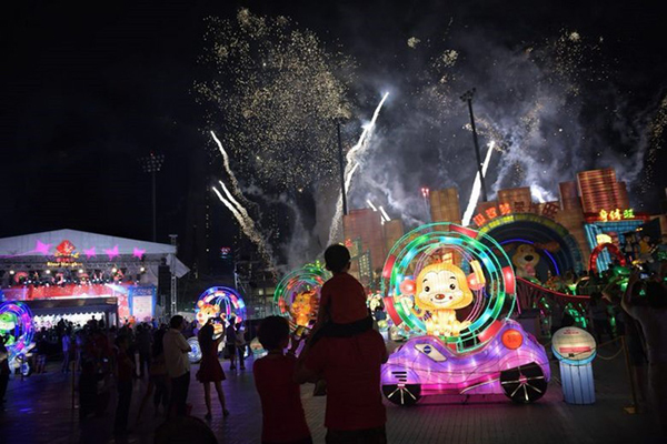 Tại đảo quốc sư tử, khoảng 120.000 người tập trung tại lễ hội River Hongbao để chào đón năm mới. Ảnh: ST.