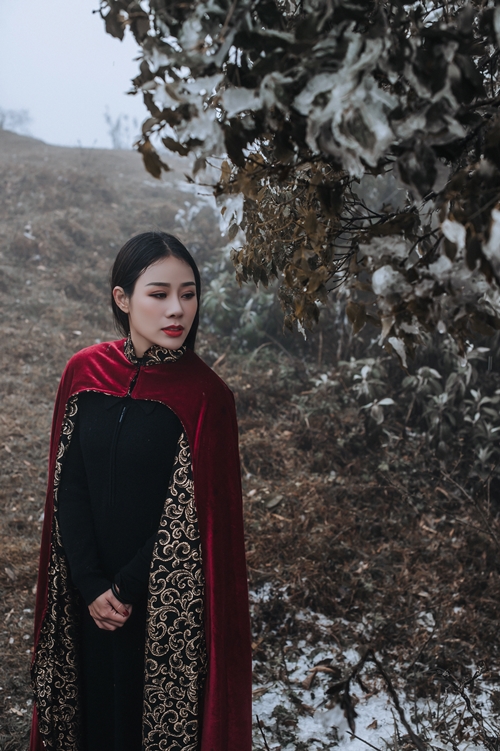 Mới đây, Hoa Trần tham gia viết nhạc phim cho một số tác phẩm điện ảnh thể loại ngôn tình. Bộ ảnh cô chụp tại Sapa được sử dụng trong chiến dịch quảng bá các MV âm nhạc này. 
