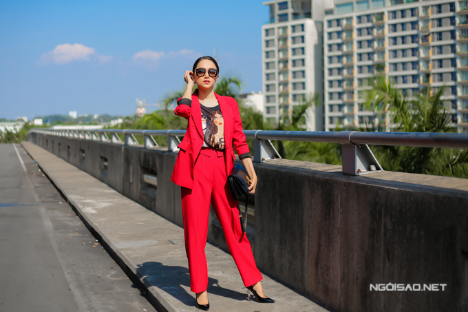 Với Hương Giang, tham dự cuộc thi nhan sắc tầm cỡ quốc tế khi đang là ca sĩ nổi tiếng là một sự liều lĩnh và đánh đổi. Tuy nhiên, cô muốn mình là người tiên phong, mở ra cơ hội cho những người chuyển giới khác của Việt Nam được nói lên tiếng nói của mình.