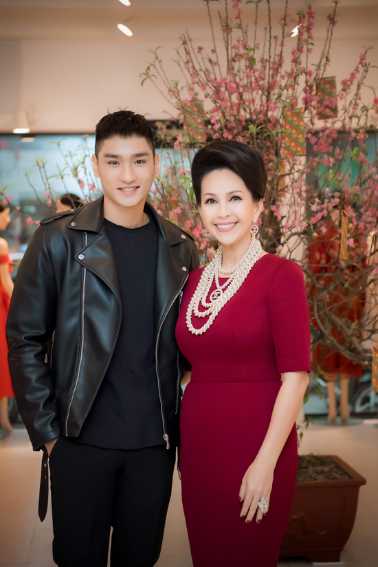 Huy Quang, Á quân Next Top Model 2016 được Diễm My khen ngợi hết lời về vẻ ngoài hiền lành và chiều cao ấn tượng 188cm. 