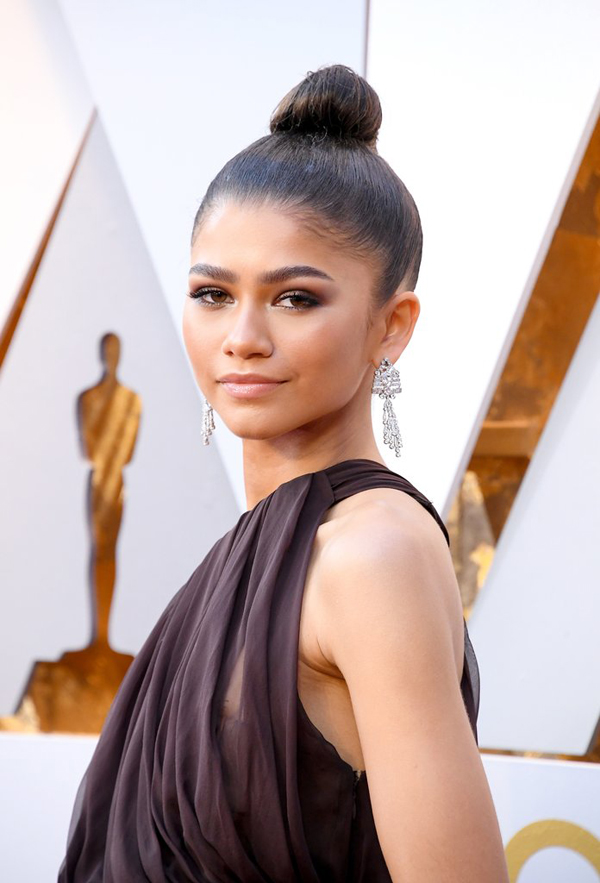 Zendaya trung thành với làn môi nude
