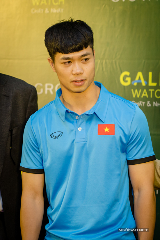 Tiền đạo Công Phượng giản dị xuất hiện trong sự kiện quy tụ đông đảo giới nghệ sĩ. 