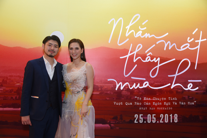 Phương Anh Đào gây chú ý trong lần đầu ra mắt báo giới - 2