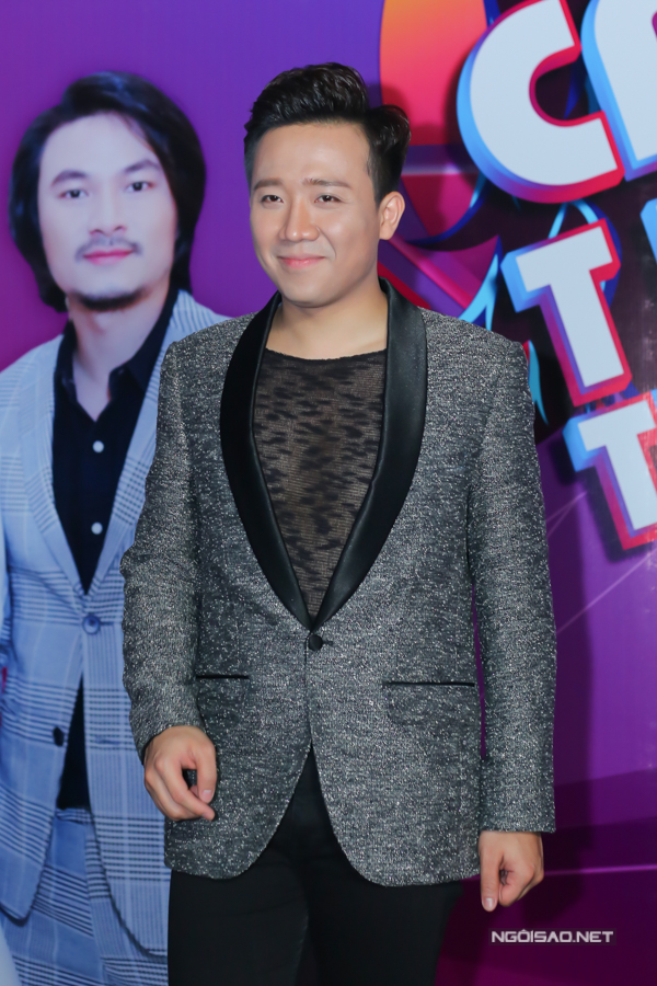 Cách đây hơn 1 năm, MC Trấn Thành từng bị buộc rời ghế nóng gameshow Tuyệt đỉnh song ca nhí - một chương trình khác cùng đơn vị tổ chức và phát sóng trên Đài truyền hình Vĩnh Long. Phía nhà đài cho rằng Trấn Thành không phù hợp tiêu chí lên sóng với scandal làm vở hài kịch Tô Ánh Nguyệt phản cảm hay những phát ngôn gây bức xúc Vì vậy, việc xuất hiện trở lại lần này của Trấn Thành trên Đài truyền hình Vĩnh Long ngầm khẳng định nam MC được gỡ lệnh cấm. Tuy nhiên, cả Trấn Thành và ban tổ chức từ chối bình luận về hiệu lực của lệnh cấm này.Mình ra đi từ đâu thì trở lại bắt đầu với nơi ấy. Việc tôi cộng tác với đơn vị sản xuất Tuyệt đỉnh song ca nhí và Ca sĩ thần tượng khẳng định mối quan hệ tốt đẹp giữa hai bên. Tôi quan niệm mình làm việc với tinh thần dĩ hòa vi quý, luôn đón chào các đối tác. Nếu bản thân tự làm khó thì sẽ tự đóng khung mình lại, Trấn Thành chia sẻ. 
