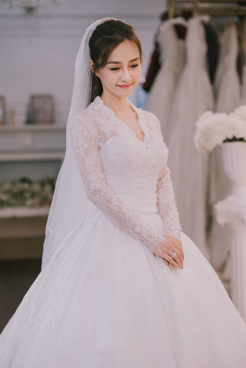 Hot girl Vy Võ thướt tha trong áo cưới lấy cảm hứng hoàng gia - 3