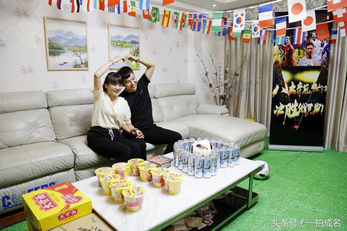 As a senior fan, Xiao Zhang saw her daughter excited with her carefully decorated living room. I did not expect the wife to support me so much. I will work hard to make money and support my family!