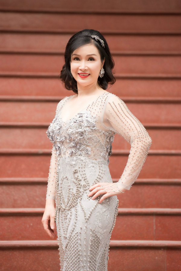 Bùi Bích Phương đăng quang Hoa hậu Toàn quốc báo Tiền Phong 1988 tiền thân của Hoa hậu Việt Nam. Sau 30 năm đăng quang, chị vẫn giữ được vẻ đẹp rạng rỡ, cuốn hút. Bích Phương cũng từng đảm nhận vị trí ban giám khảo các năm: 2008, 2012. Chị chia sẻ tiêu chí chấm thi: Người đoạt danh hiệu cao nhất nên mang vẻ đẹp của bông hoa vừa hé nở chứ không phải bông hoa đã rực rỡ. Một bông hoa vừa hé nở thì xuân sắc sẽ kéo dài và duy trì lâu.
