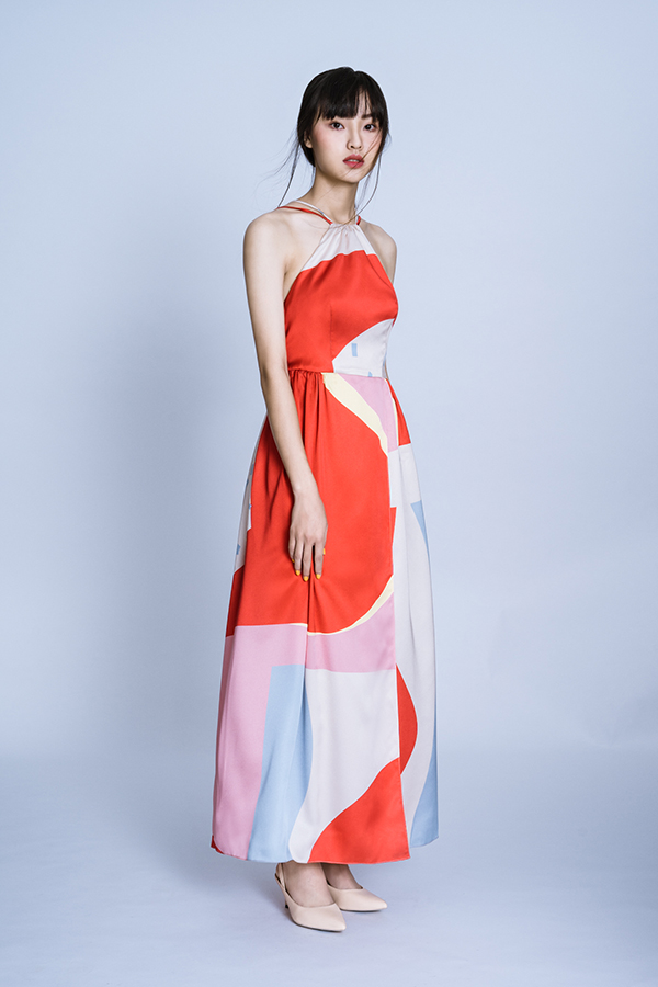 Vải của các mẫu váy đều được kết hợp giữa lụa và polyester cao cấp.