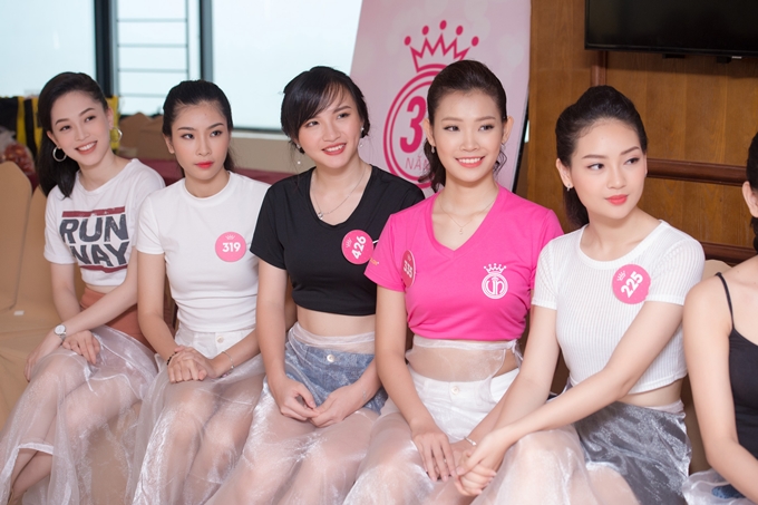 Đỗ Mỹ Linh thị phạm catwalk cho thí sinh Hoa hậu VN - 1