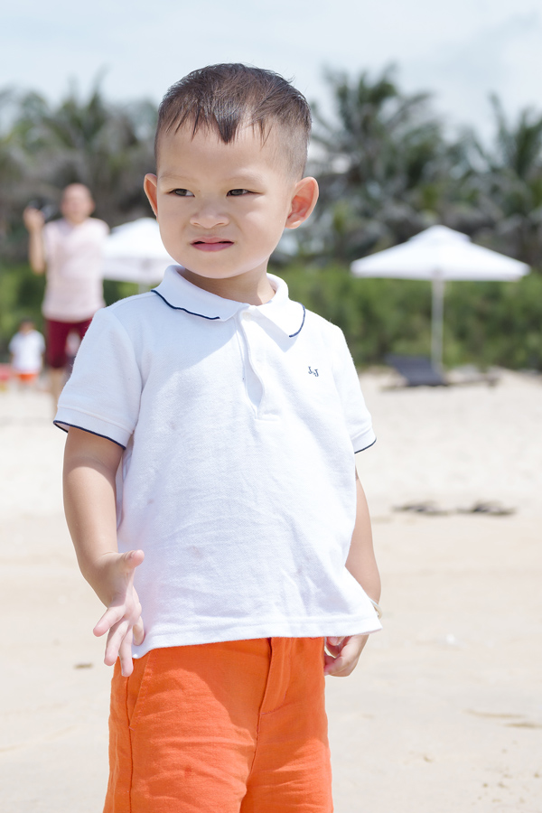 Bé Mio vừa tròn 2 tuổi. Cậu bé đã thuộc gần hết bảng chữ cái, biết nói vài từ tiếng Anh.