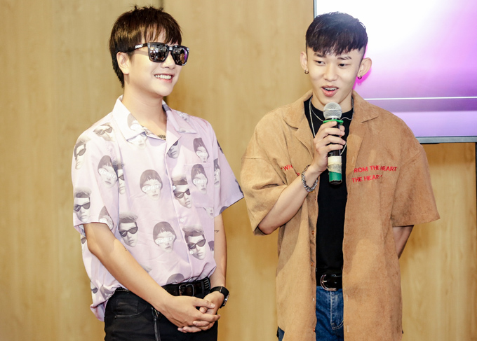 Ca sĩ Lou Hoàng (trái) sẽ cùng rapper Kay Trần dẫn dắt Làn Sóng Xanh Next Step.
