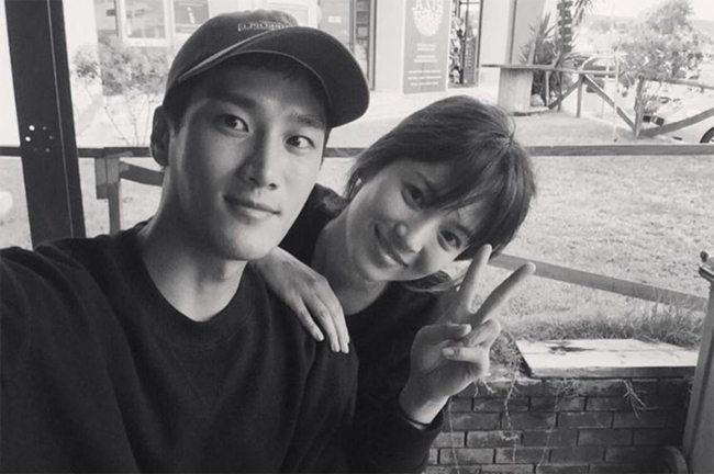 Bức ảnh Ahn Bo Hyun chụp cùng Song Hye Kyo.