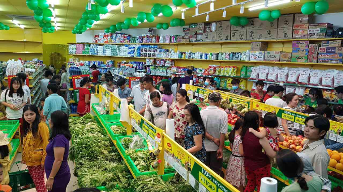 Siêu thị Bách hóa Xanh mới mở trên địa bàn các tỉnh luôn thu hút đông đảo khách hàng đến mua sắm nên nhu cầu về nhân lực làm việc rất lớn.