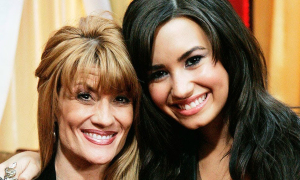 Mẹ Demi Lovato lần đầu chia sẻ chuyện con gái nhập viện vì sốc ma túy Mẹ Demi Lovato lần đầu chia sẻ chuyện con gái nhập viện vì sốc ma túy
