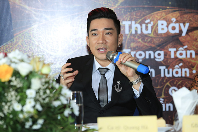 Quang Hà tại buổi họp báo giới thiệu liveshow Mùa thu vàng diễn ra ngày 29/10.