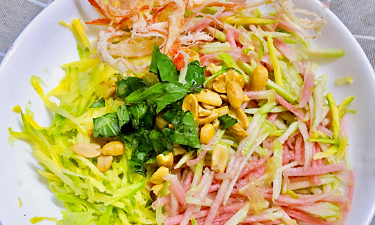 cuc-la-mieng-voi-mon-goi-oi-kho-muc